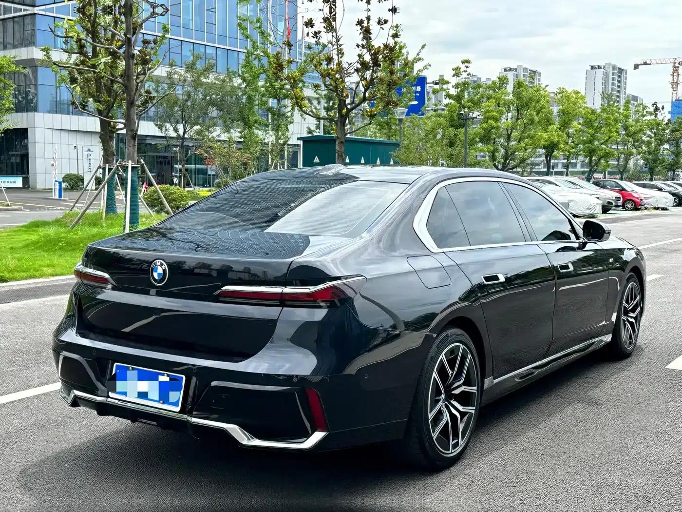 2023 BMW 7 Series 735Li M Sport Package — миниатюра 4