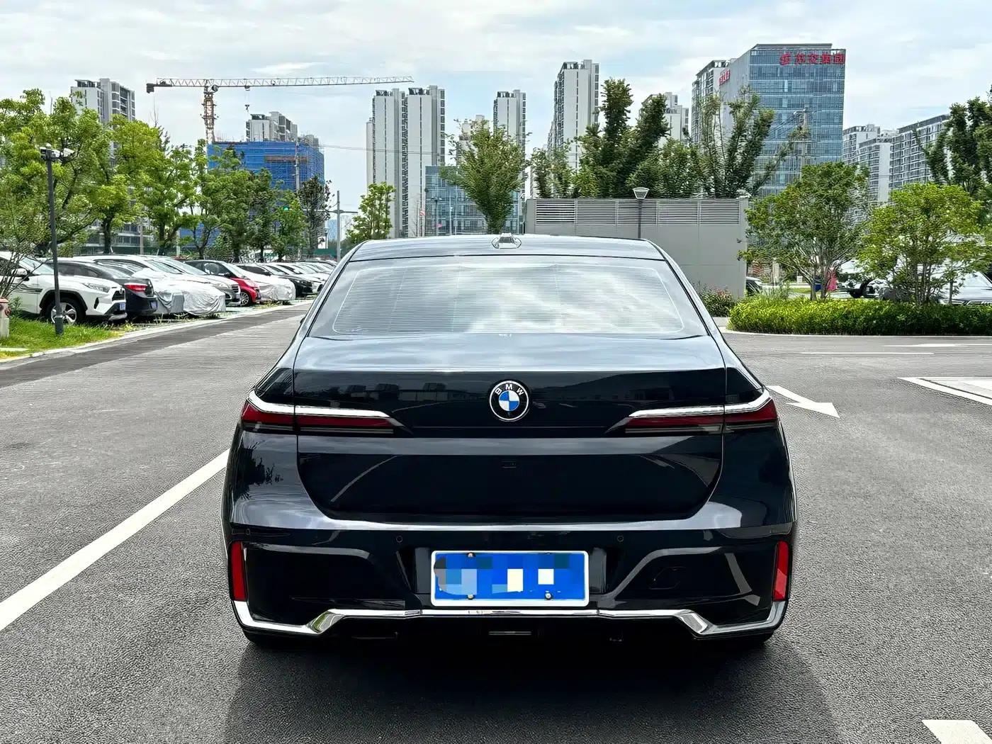 2023 BMW 7 Series 735Li M Sport Package — миниатюра 6