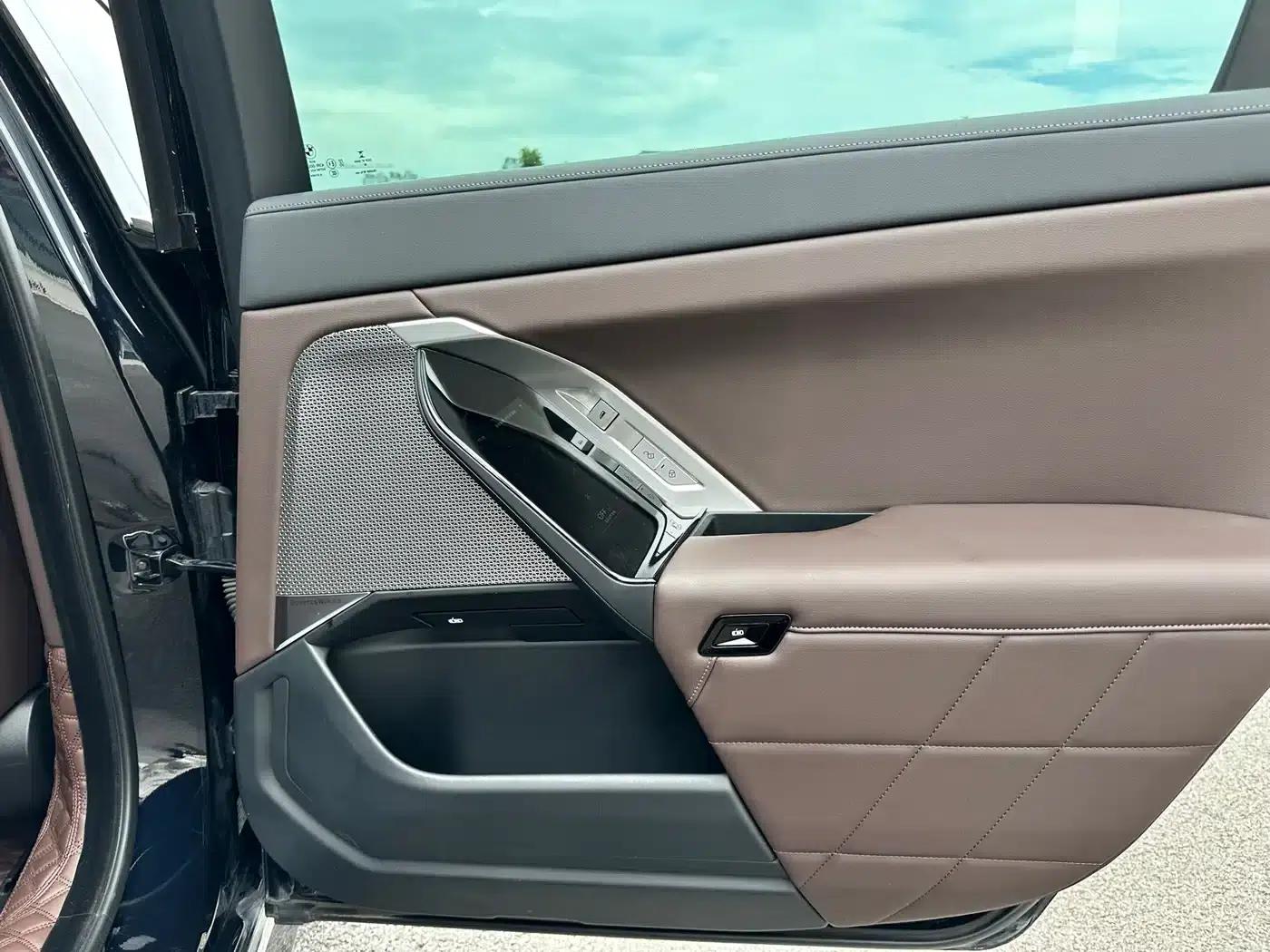2023 BMW 7 Series 735Li M Sport Package — миниатюра 9