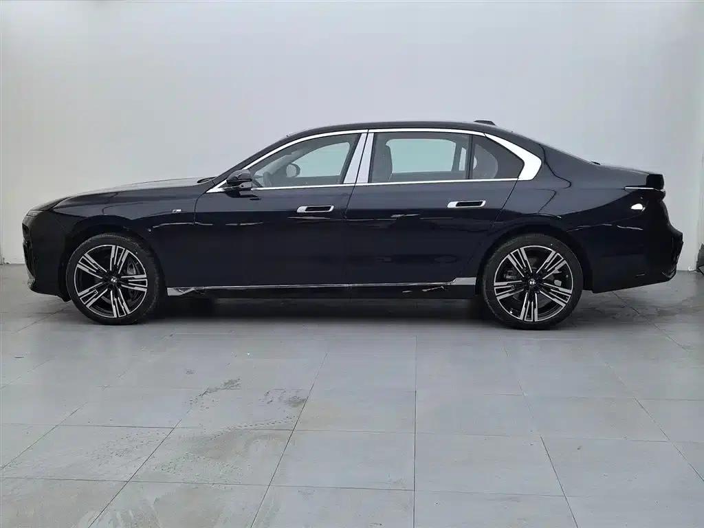 2023 BMW 7 Series 740Li Leading Edition M Sport Package — миниатюра 3