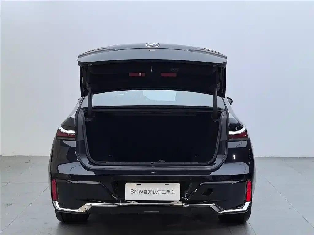 2023 BMW 7 Series 740Li Leading Edition M Sport Package — миниатюра 6