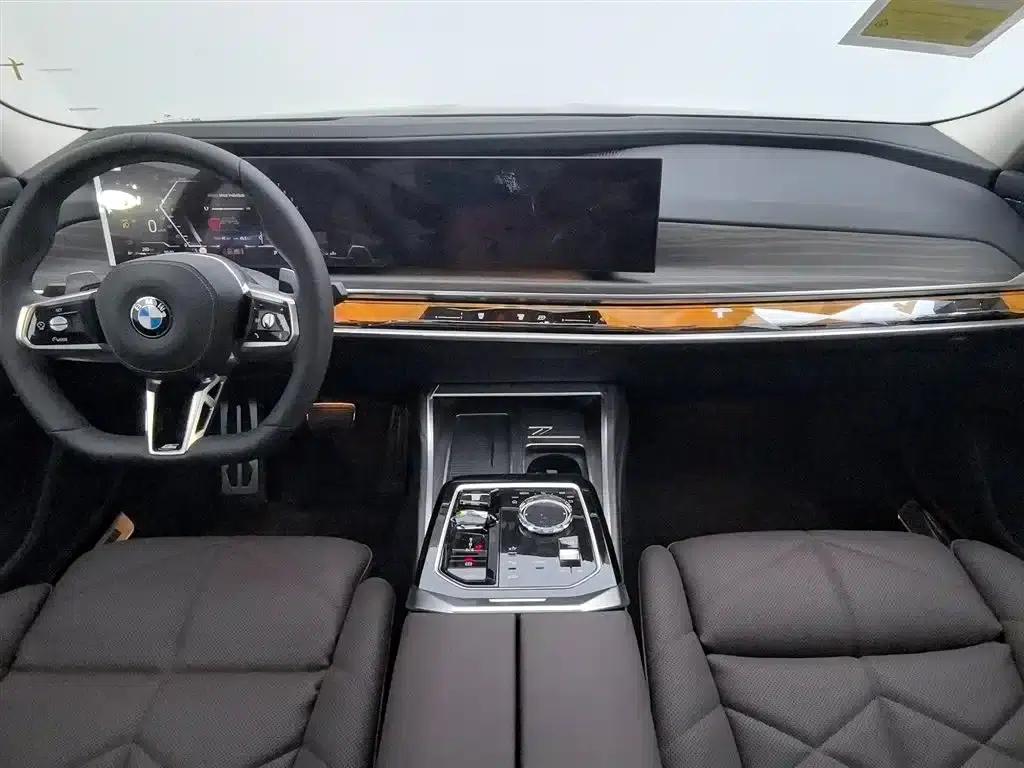 2023 BMW 7 Series 740Li Leading Edition M Sport Package — миниатюра 7