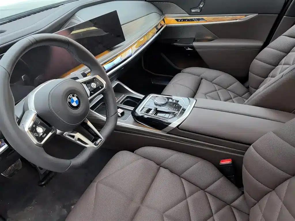 2023 BMW 7 Series 740Li Leading Edition M Sport Package — миниатюра 8