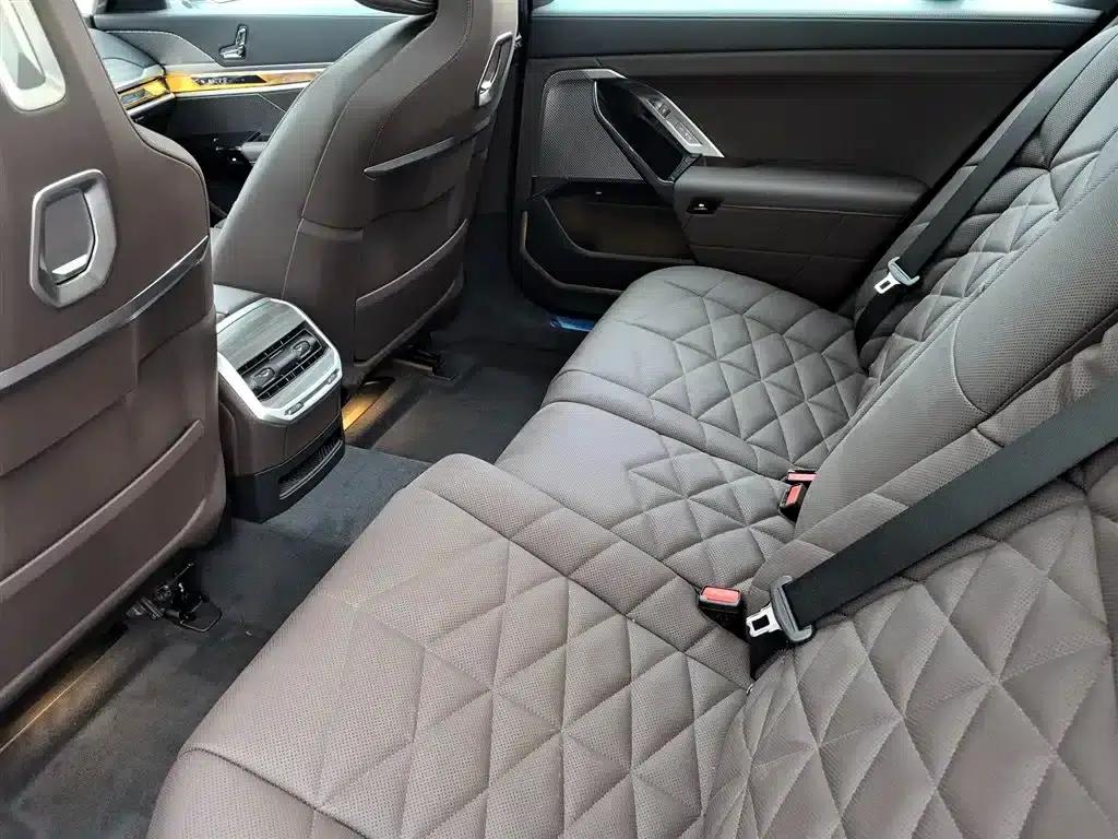 2023 BMW 7 Series 740Li Leading Edition M Sport Package — миниатюра 9