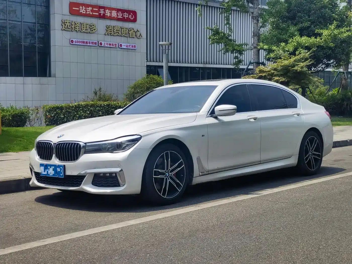 2018 BMW 7 Series 730Li Leading Edition M Sport Package — миниатюра 1