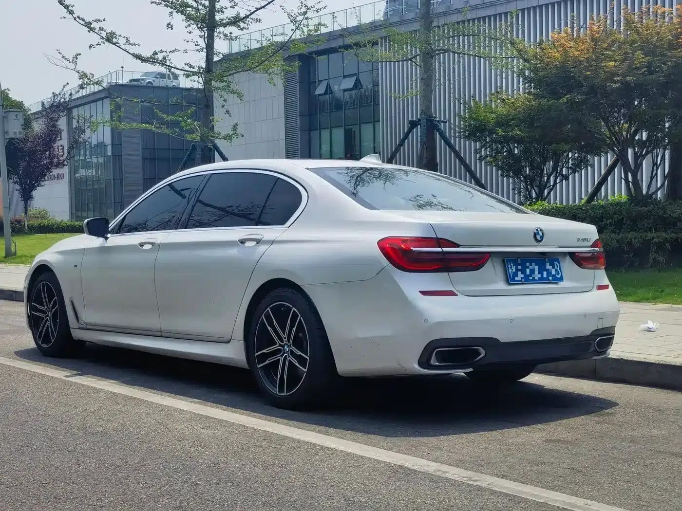 2018 BMW 7 Series 730Li Leading Edition M Sport Package — миниатюра 4