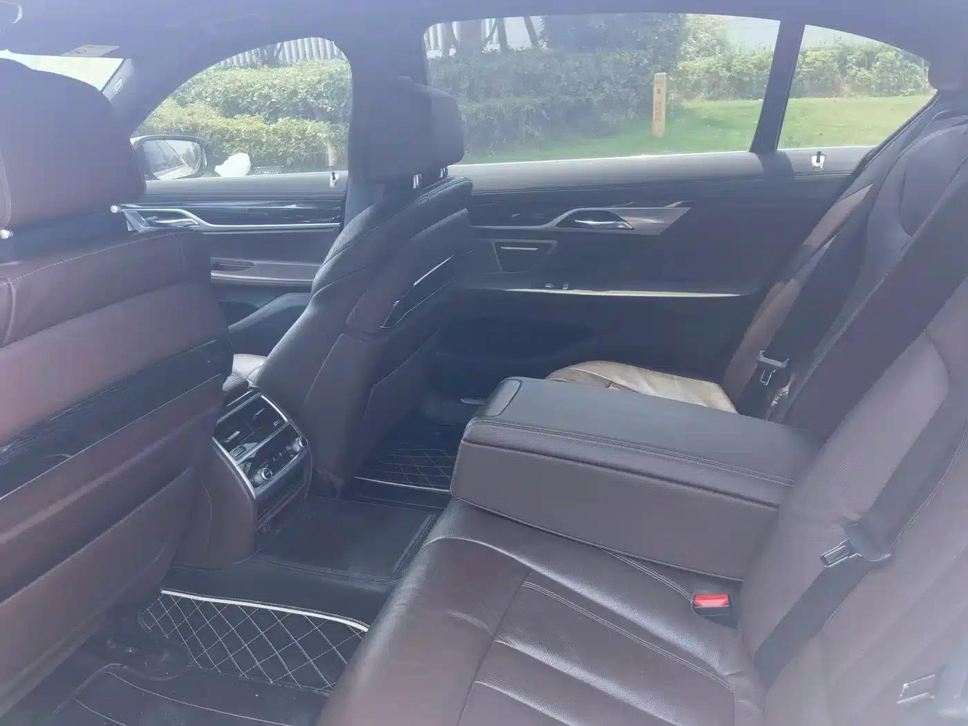 2018 BMW 7 Series 730Li Leading Edition M Sport Package — миниатюра 8