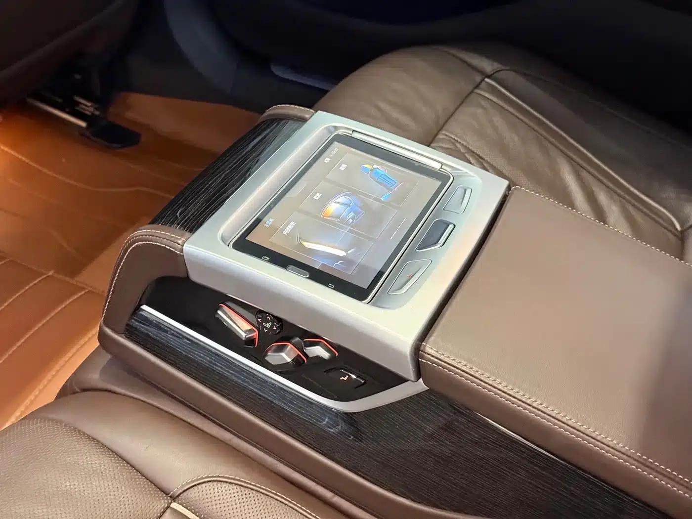 2018 BMW 7 Series 730Li Luxury M Sport Package — миниатюра 11
