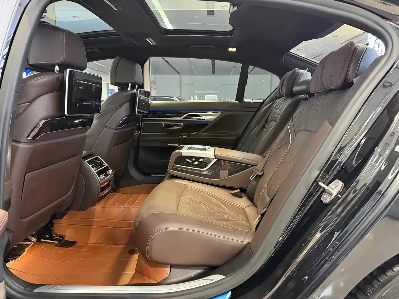 2018 BMW 7 Series 730Li Luxury M Sport Package — миниатюра 12