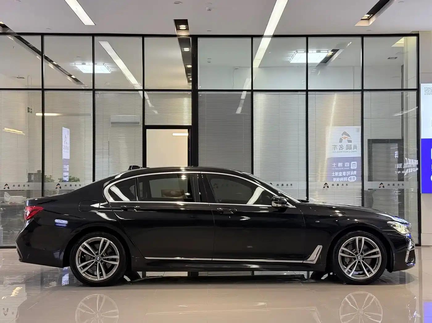 2018 BMW 7 Series 730Li Luxury M Sport Package — миниатюра 17