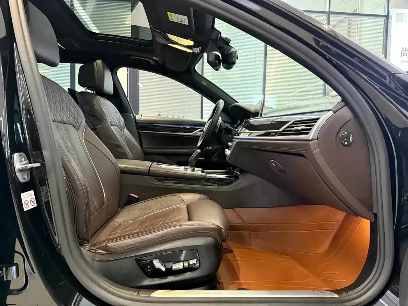 2018 BMW 7 Series 730Li Luxury M Sport Package — миниатюра 8