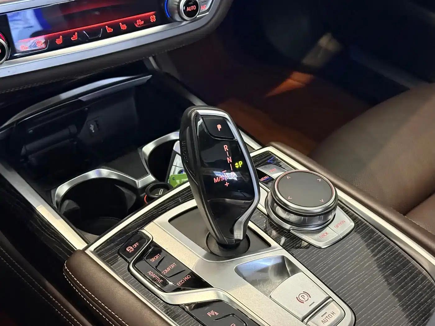 2018 BMW 7 Series 730Li Luxury M Sport Package — миниатюра 9
