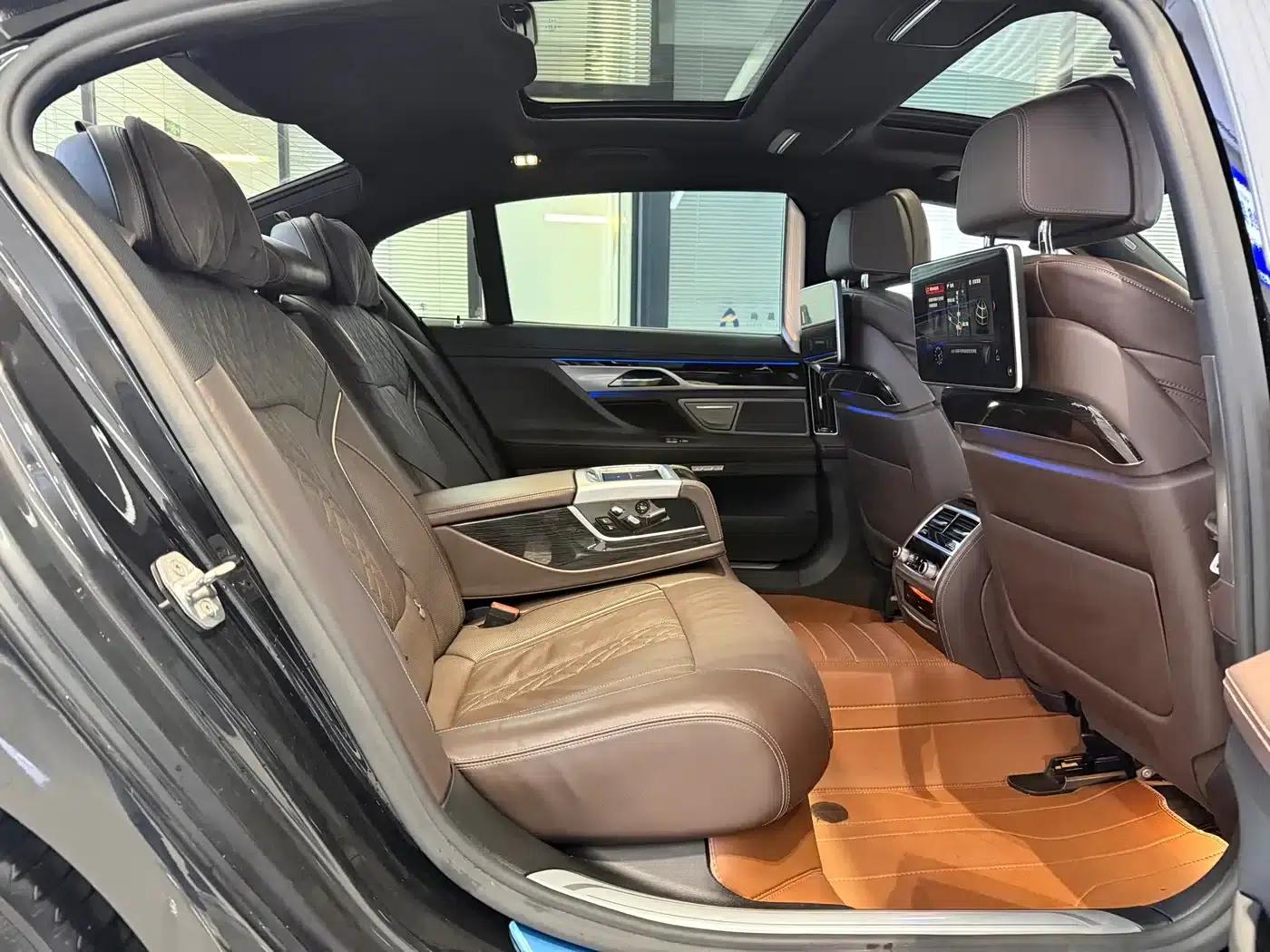 2018 BMW 7 Series 730Li Luxury M Sport Package — миниатюра 10