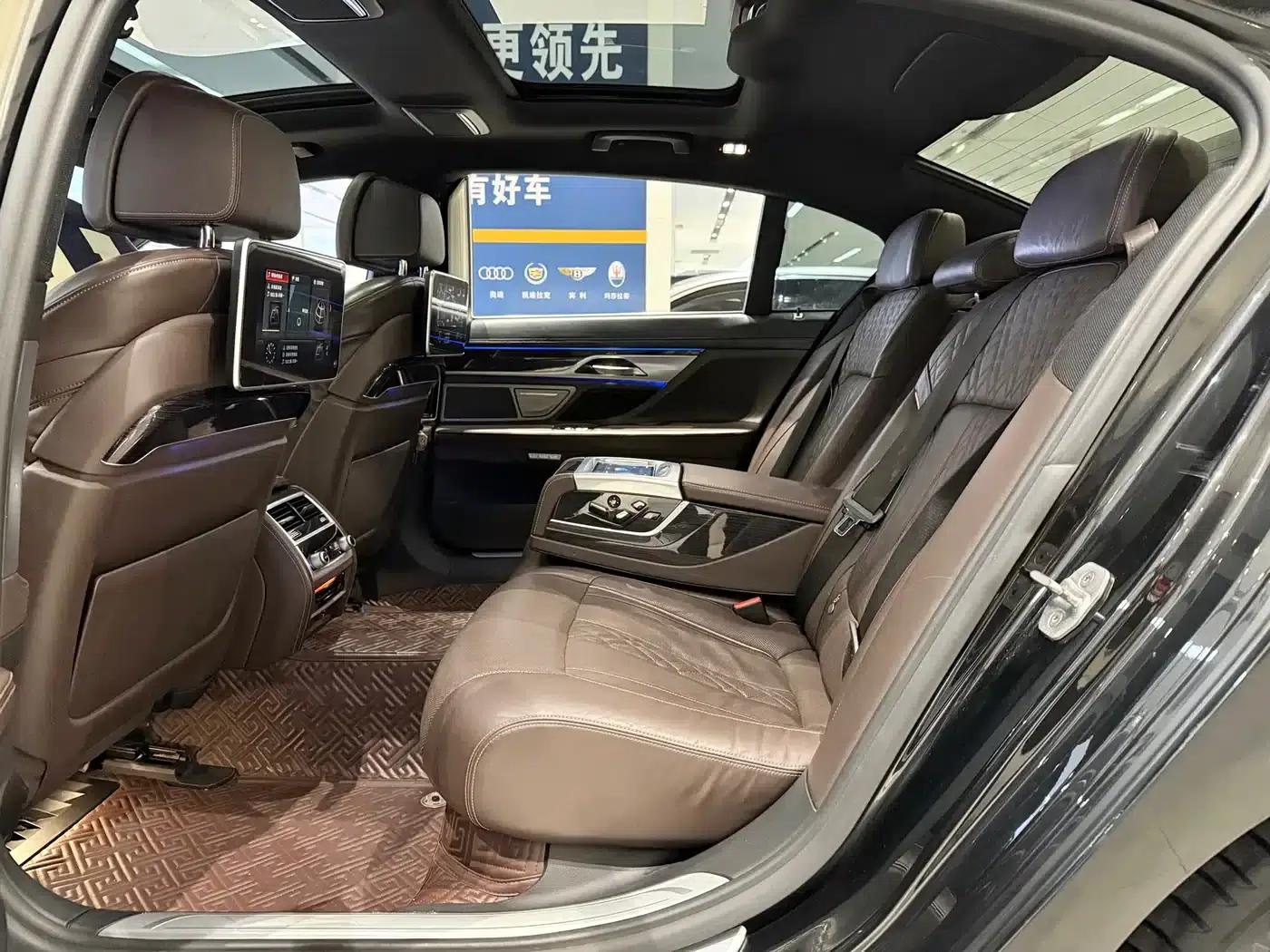 2018 BMW 7 Series 730Li Luxury M Sport Package — миниатюра 11