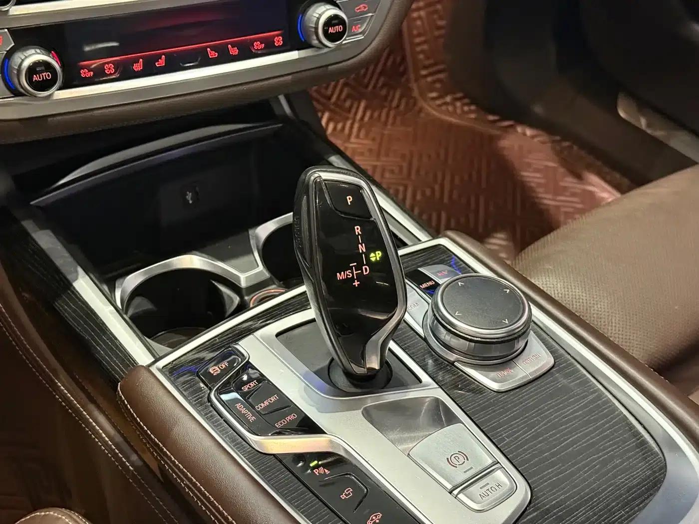 2018 BMW 7 Series 730Li Luxury M Sport Package — миниатюра 8