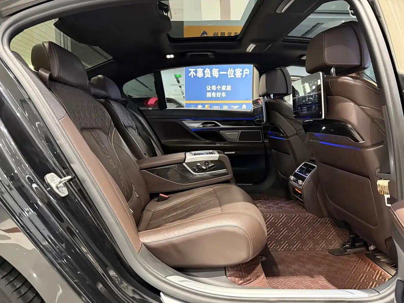 2018 BMW 7 Series 730Li Luxury M Sport Package — миниатюра 9