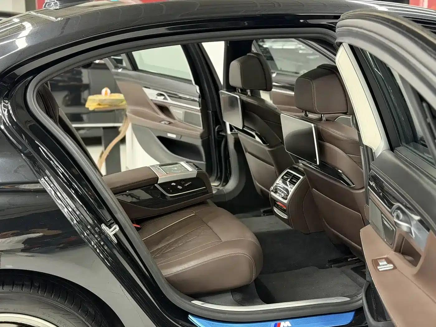 2018 BMW 7 Series 730Li Luxury M Sport Package — миниатюра 11
