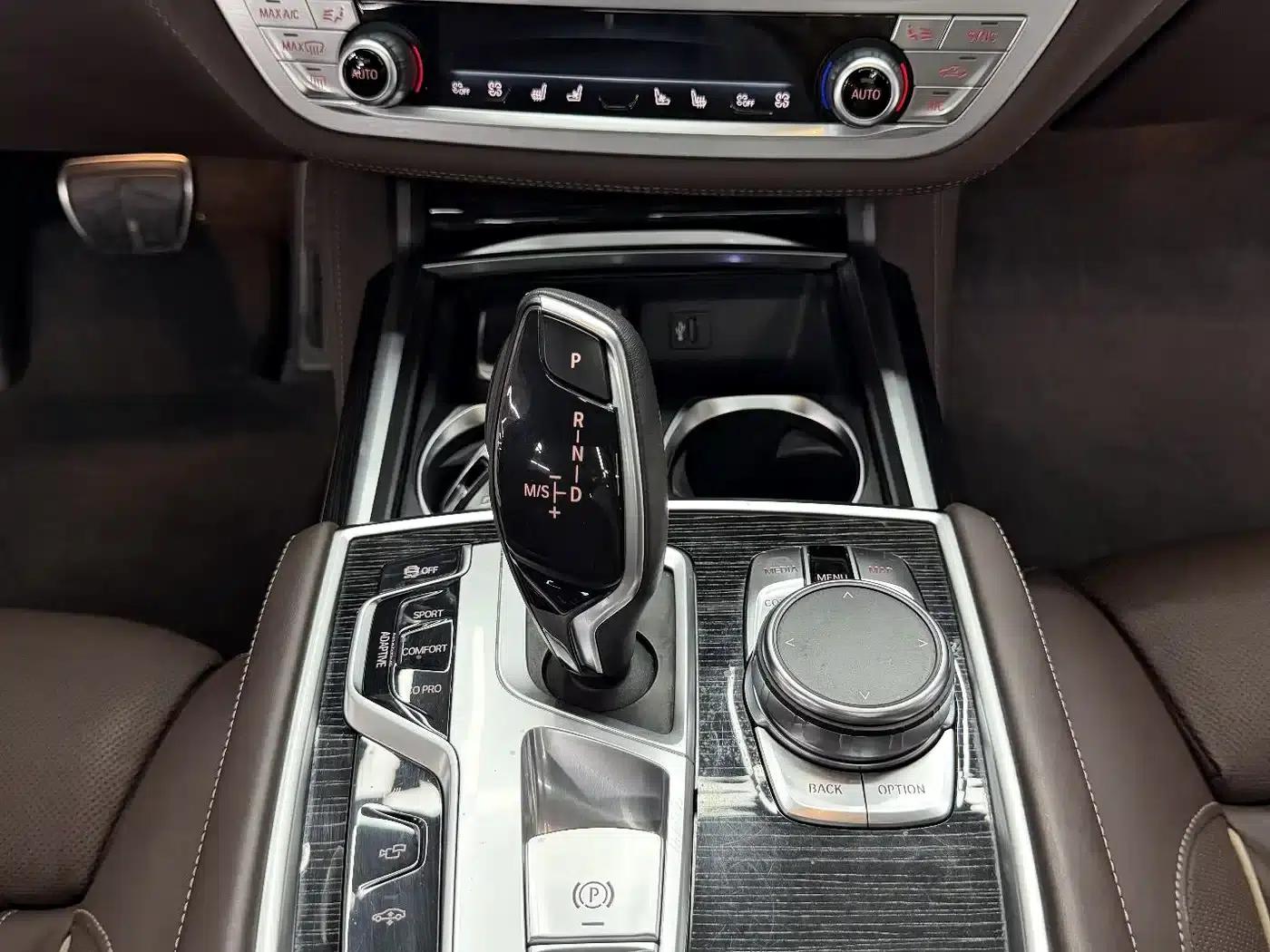 2018 BMW 7 Series 730Li Luxury M Sport Package — миниатюра 12