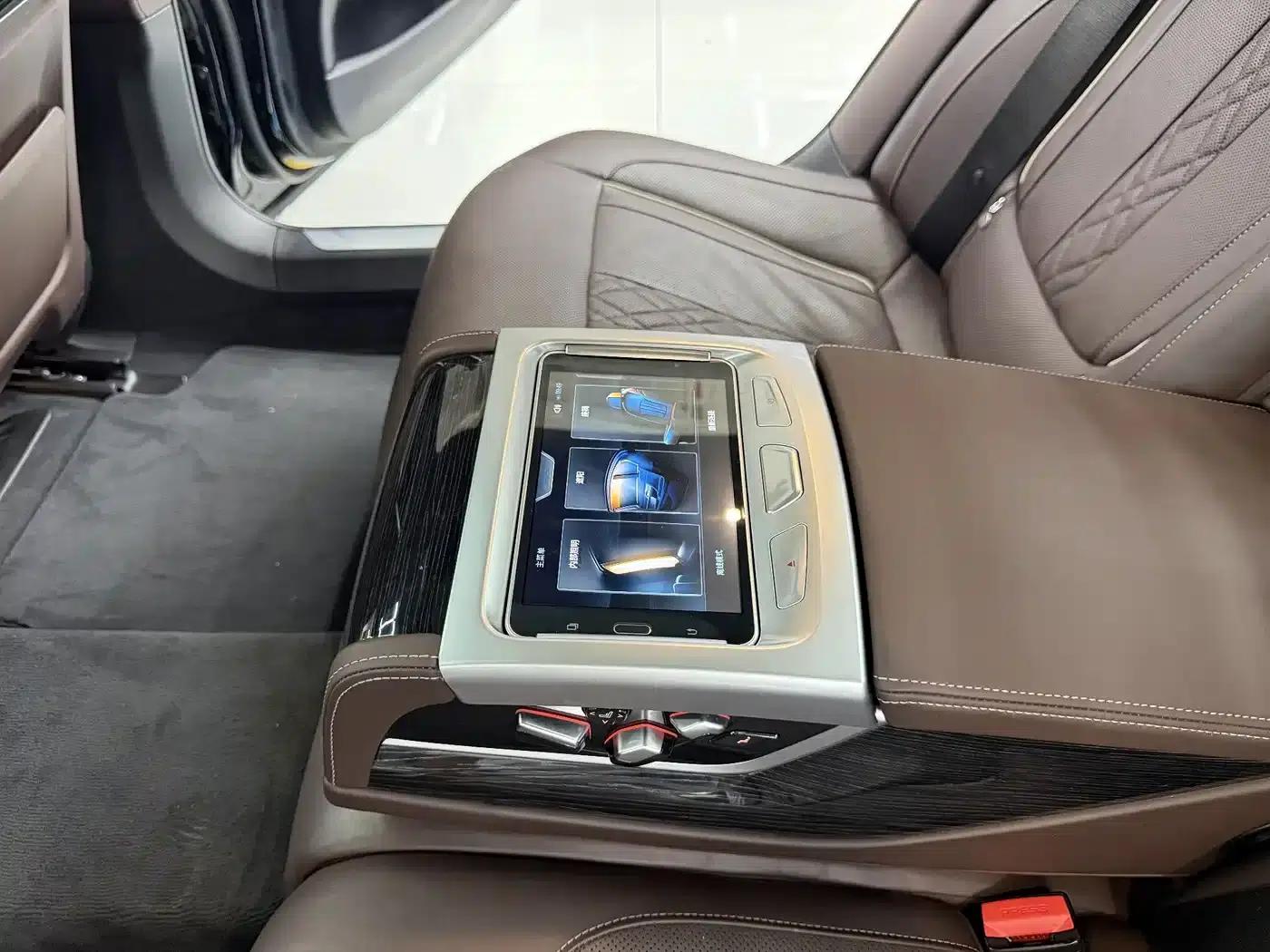 2018 BMW 7 Series 730Li Luxury M Sport Package — миниатюра 15