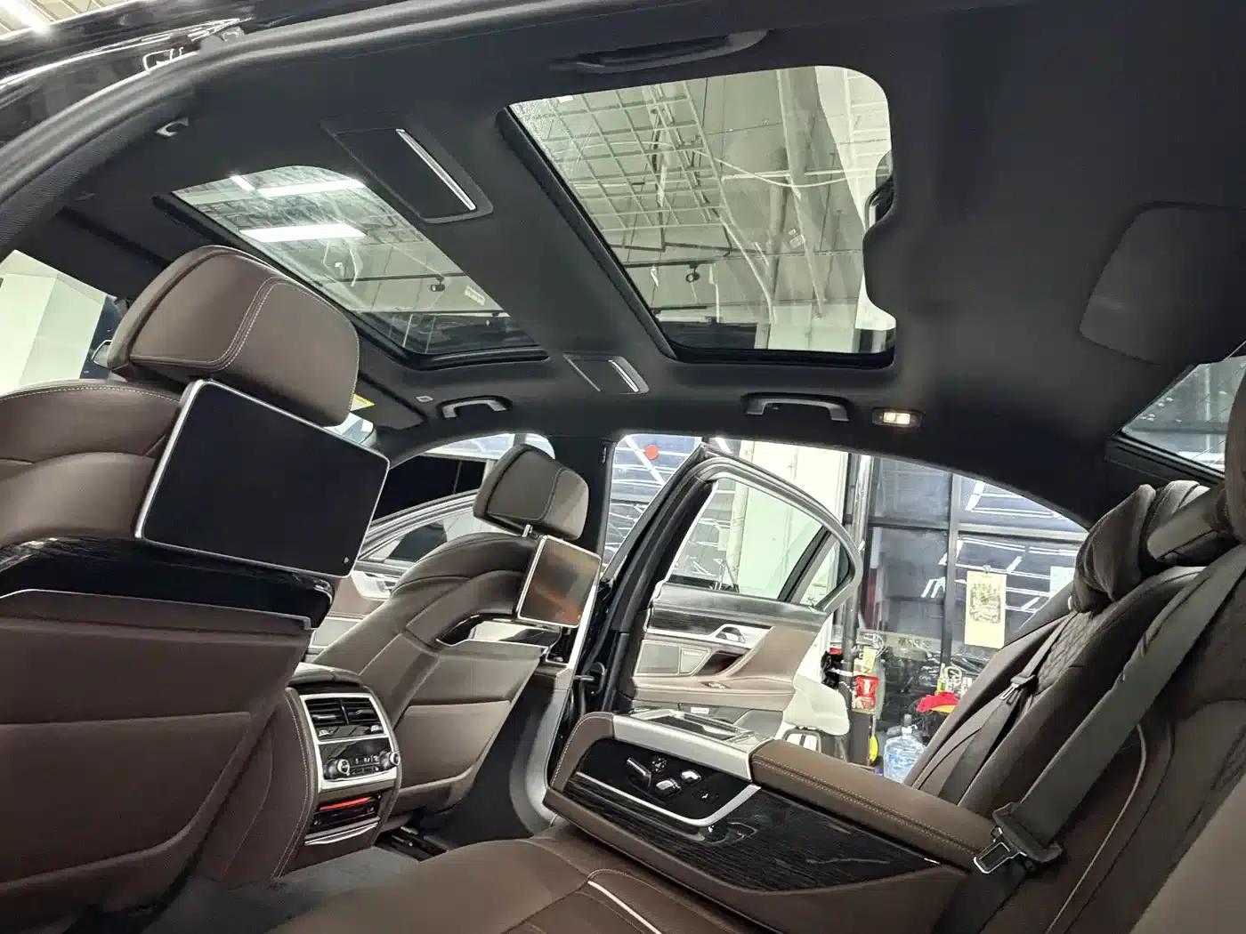 2018 BMW 7 Series 730Li Luxury M Sport Package — миниатюра 16