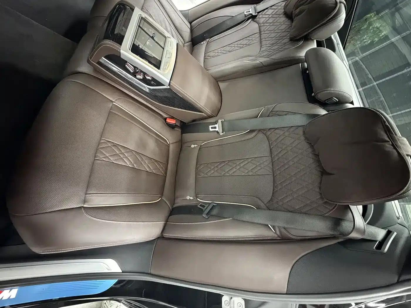2018 BMW 7 Series 730Li Luxury M Sport Package — миниатюра 18