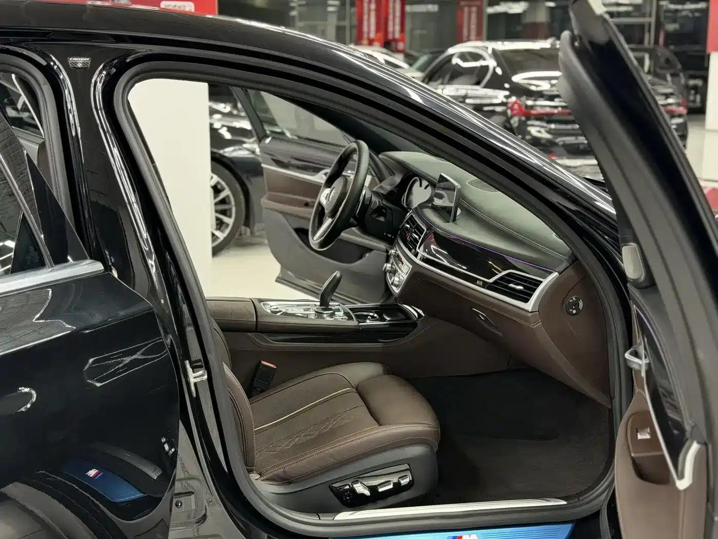 2018 BMW 7 Series 730Li Luxury M Sport Package — миниатюра 8