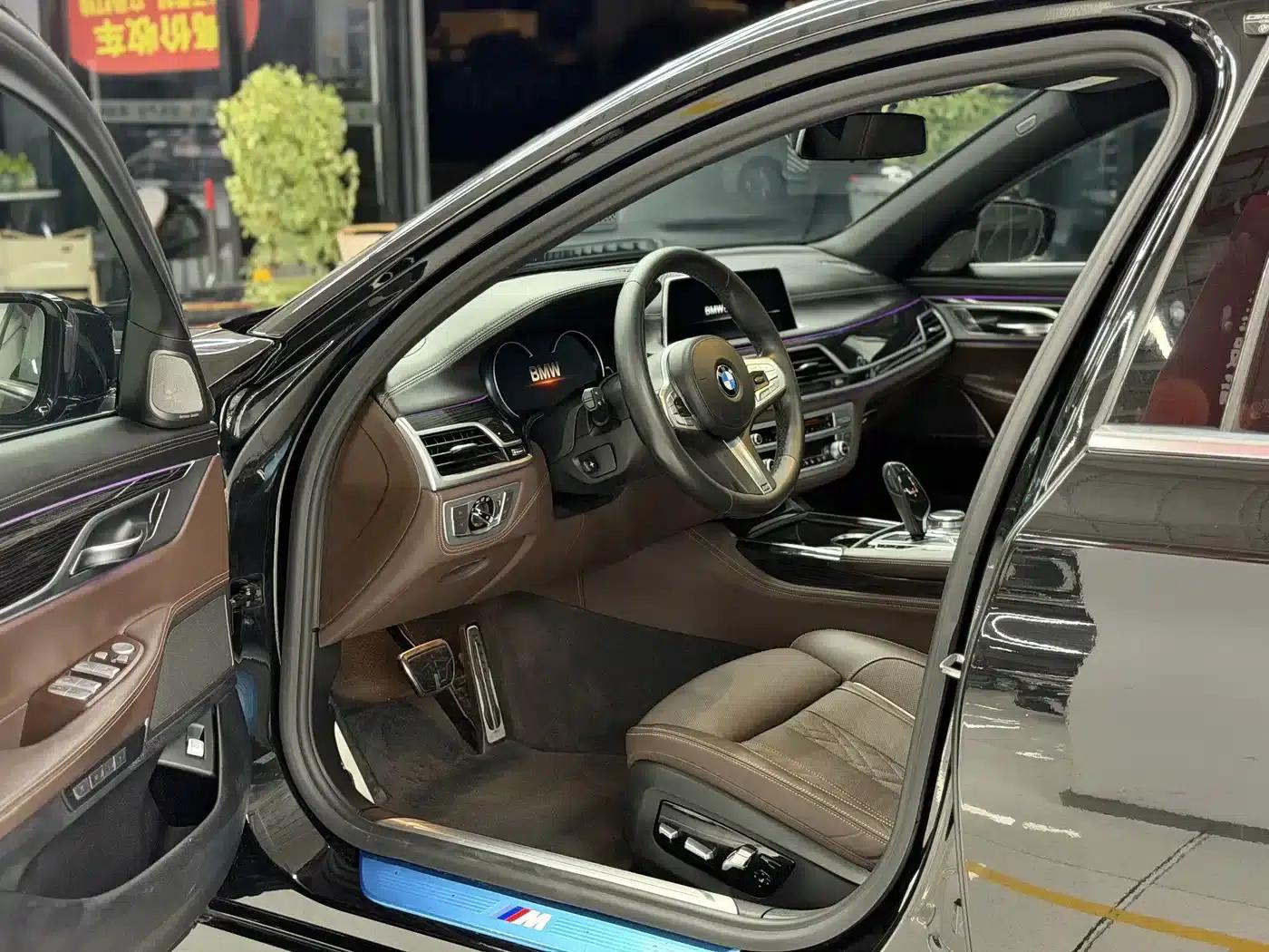 2018 BMW 7 Series 730Li Luxury M Sport Package — миниатюра 9