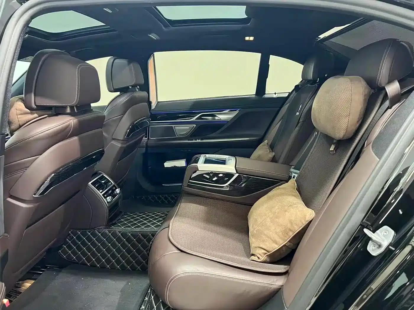 2019 BMW 7 Series 740Li Luxury M Sport Package — миниатюра 5