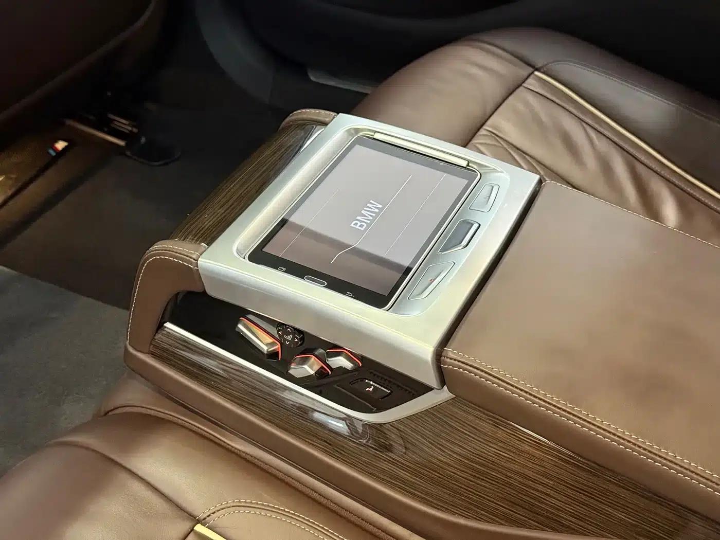 2019 BMW 7 Series 730Li Luxury Package — миниатюра 11