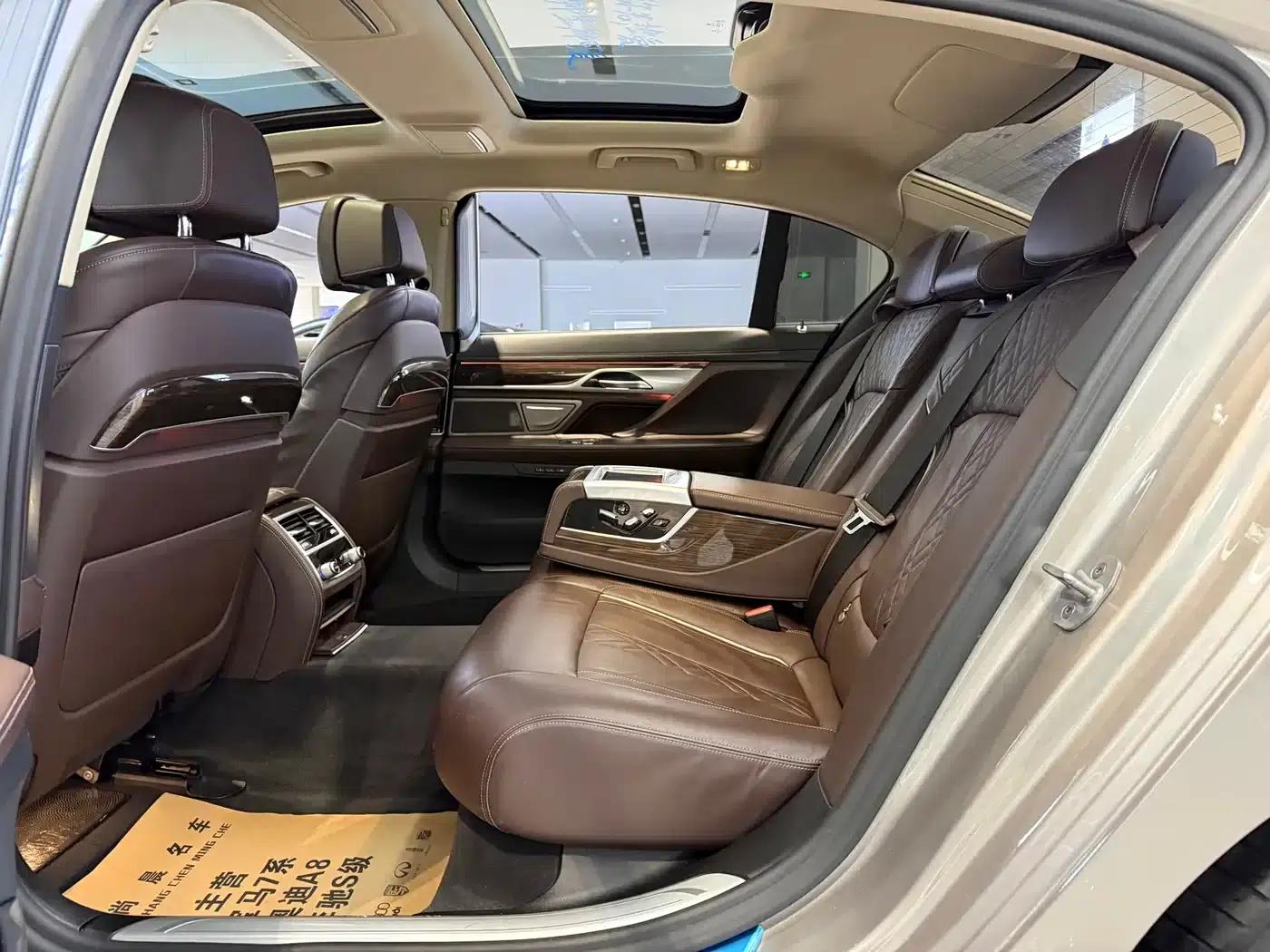 2019 BMW 7 Series 730Li Luxury Package — миниатюра 12