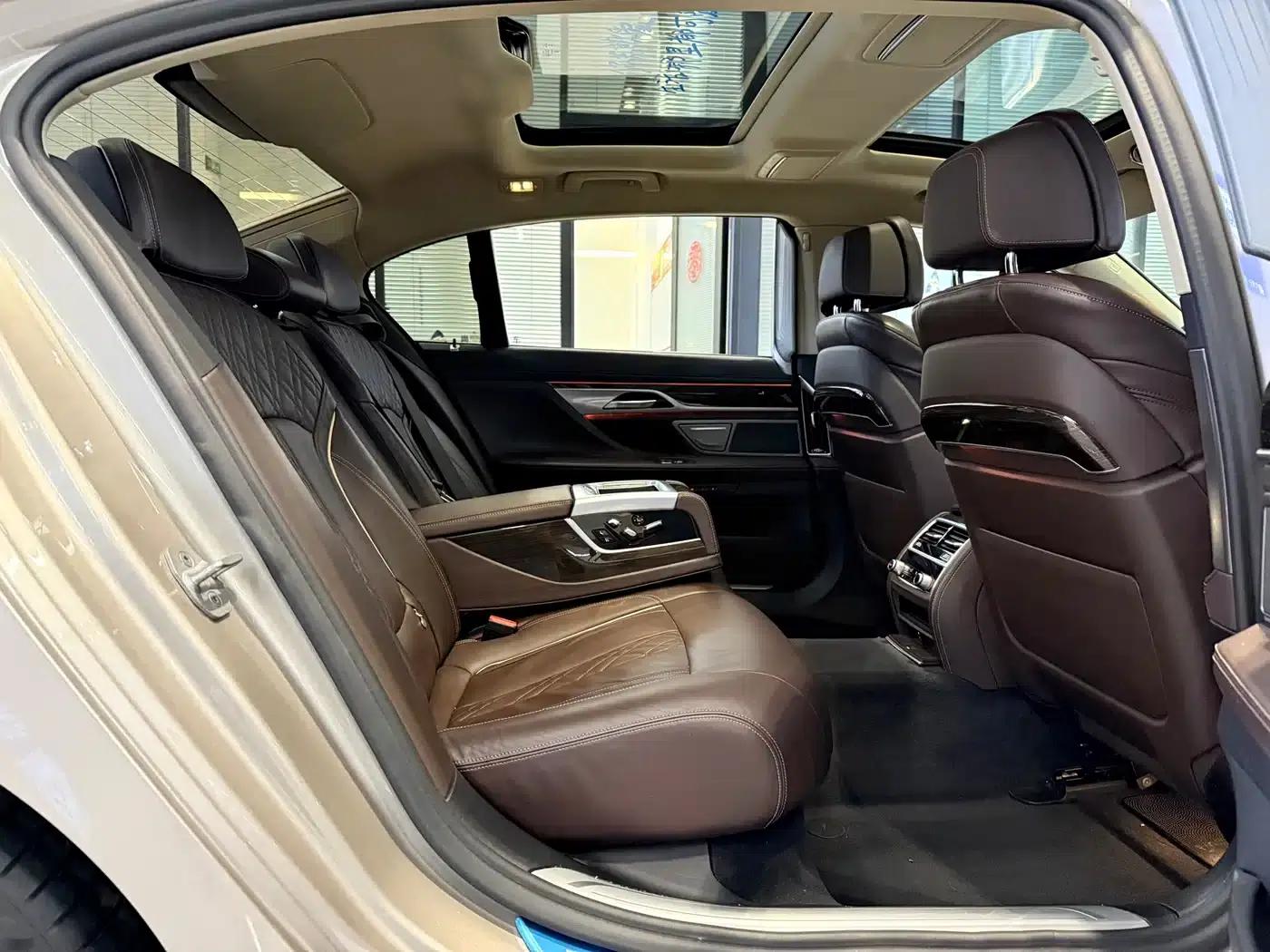 2019 BMW 7 Series 730Li Luxury Package — миниатюра 10