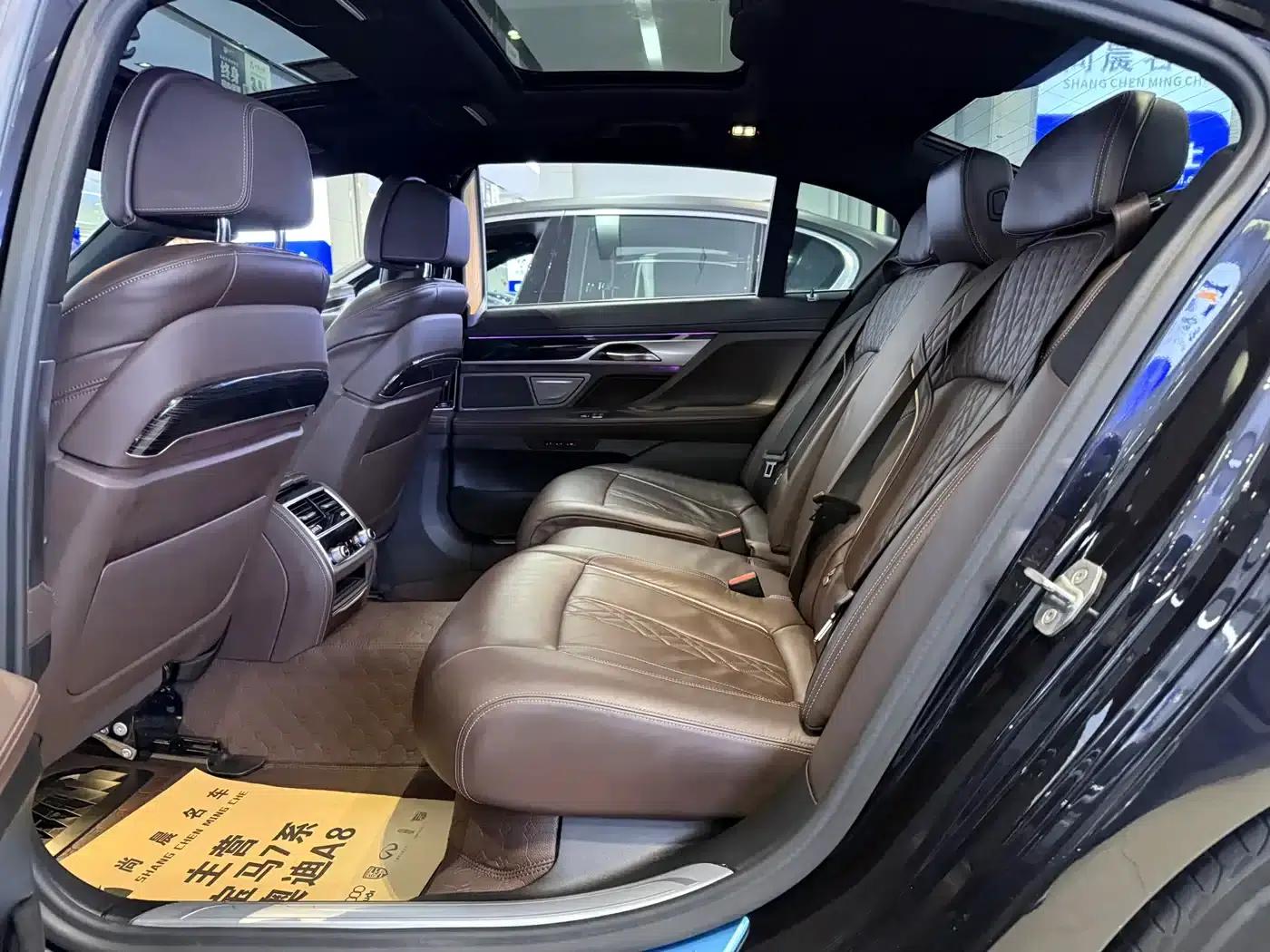 2019 BMW 7 Series 730Li M Sport Package — миниатюра 12