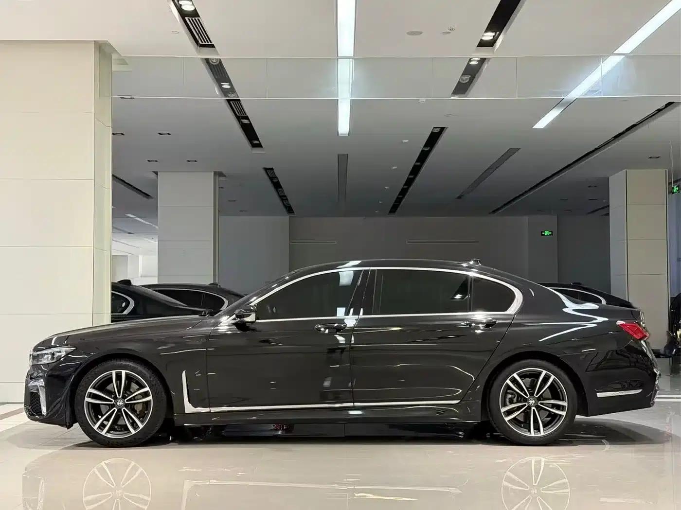 2019 BMW 7 Series 730Li M Sport Package — миниатюра 17