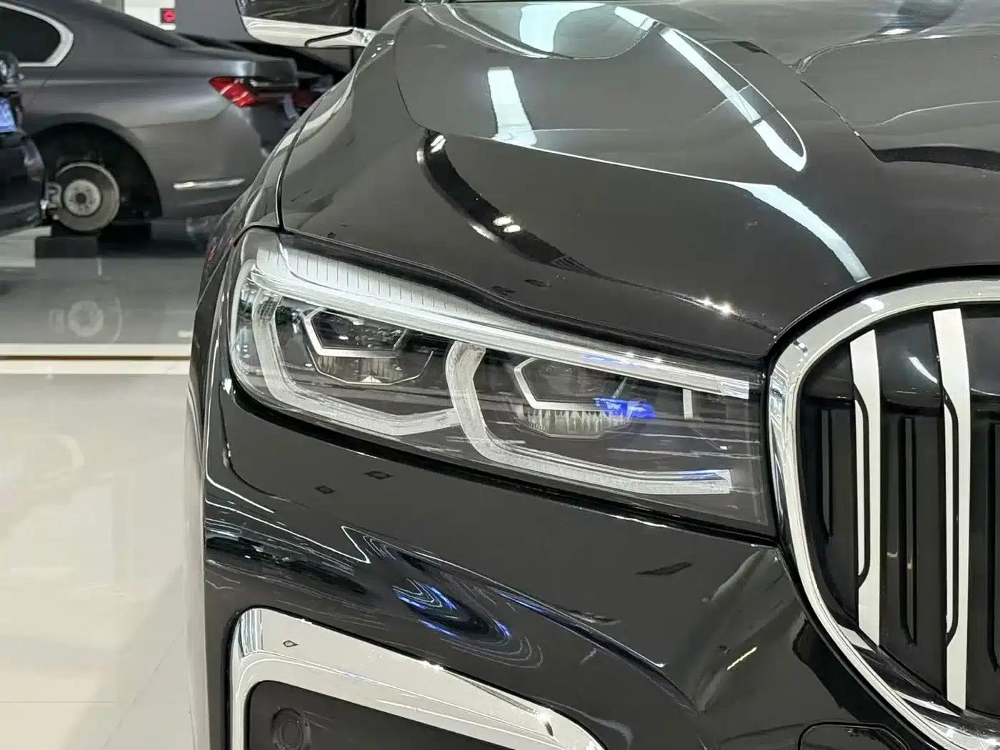 2019 BMW 7 Series 730Li M Sport Package — миниатюра 4