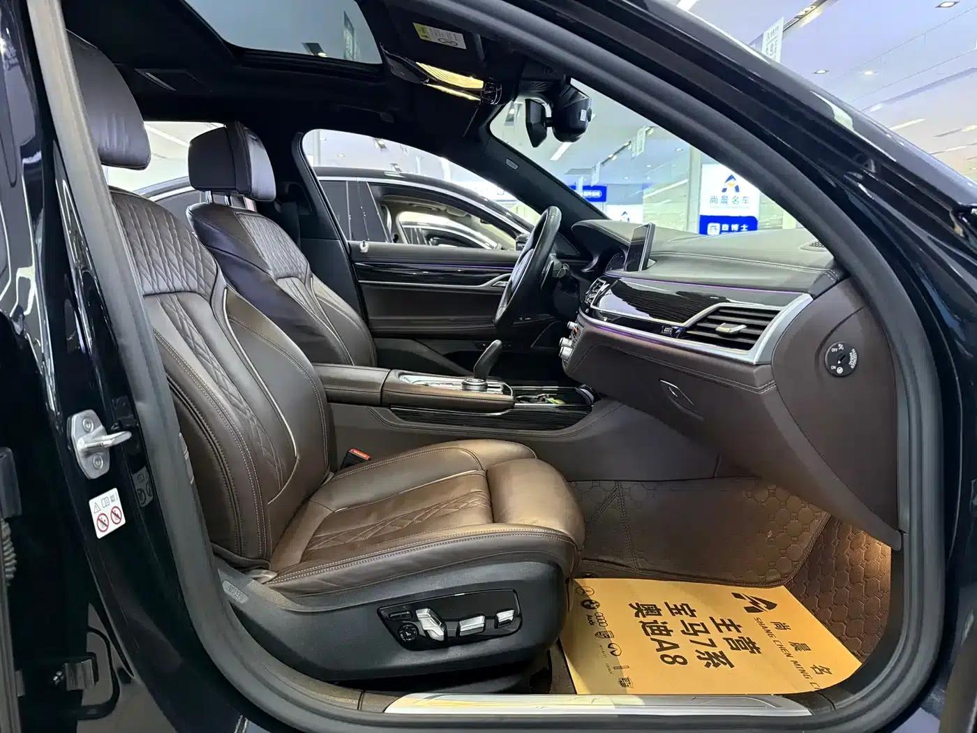2019 BMW 7 Series 730Li M Sport Package — миниатюра 8