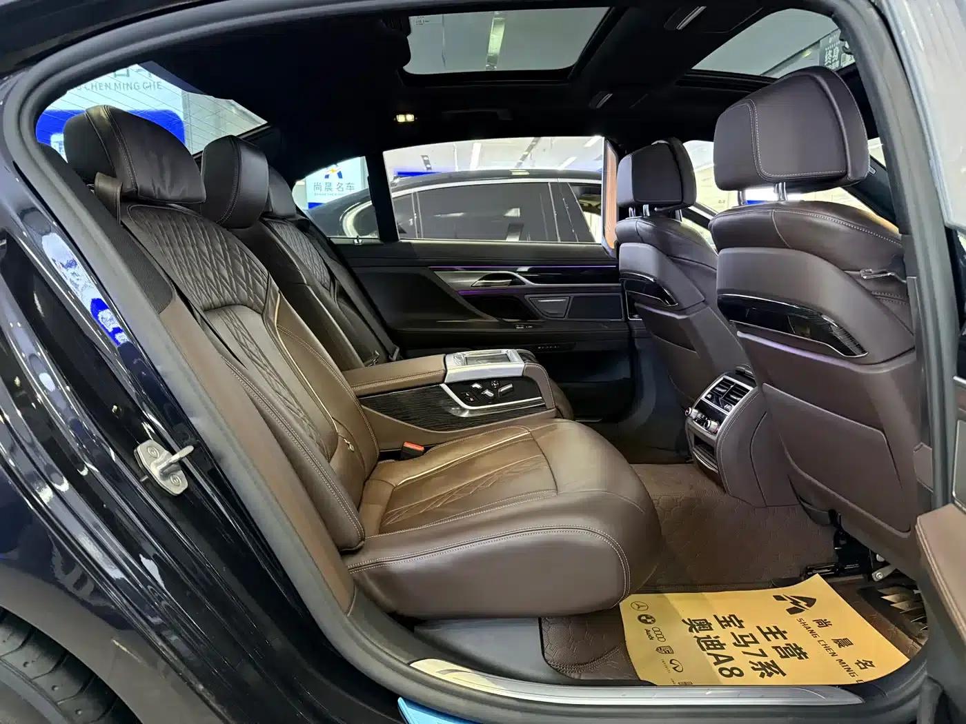2019 BMW 7 Series 730Li M Sport Package — миниатюра 10