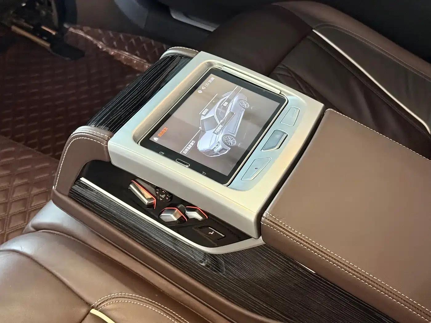 2021 BMW 7 Series 730Li M Sport Package — миниатюра 11