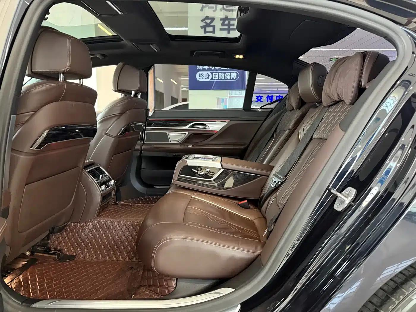 2021 BMW 7 Series 730Li M Sport Package — миниатюра 12