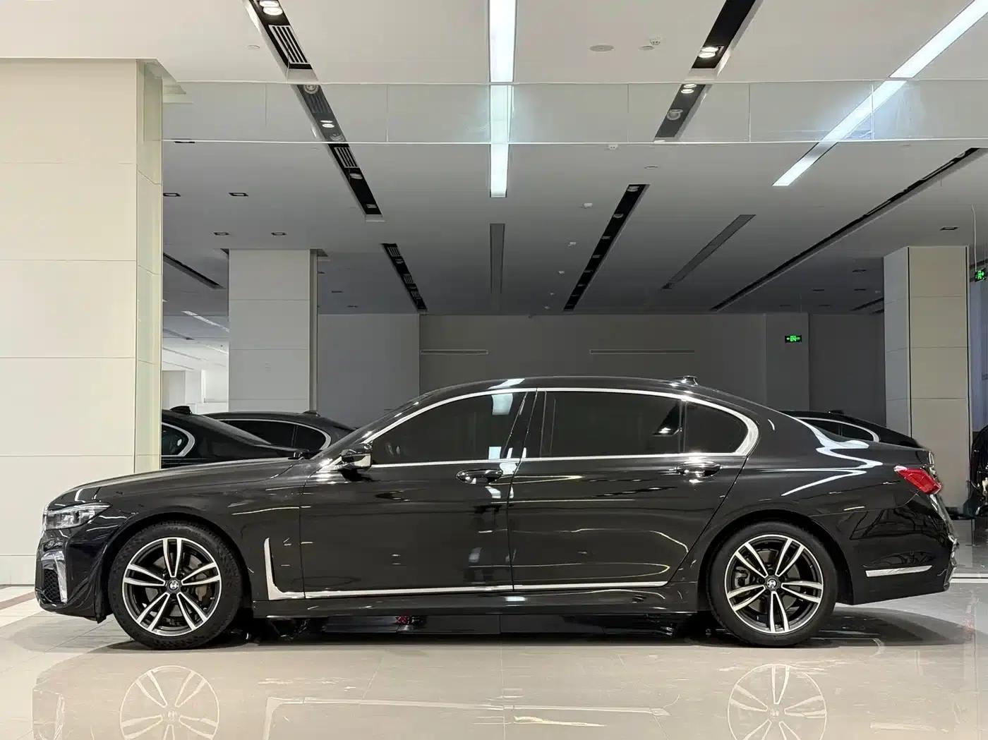 2021 BMW 7 Series 730Li M Sport Package — миниатюра 16