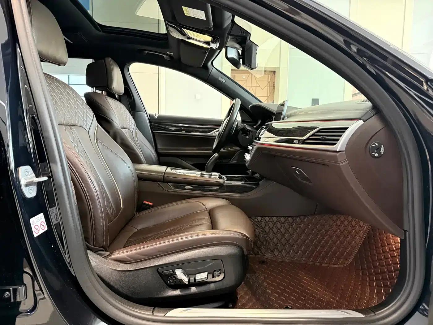 2021 BMW 7 Series 730Li M Sport Package — миниатюра 8
