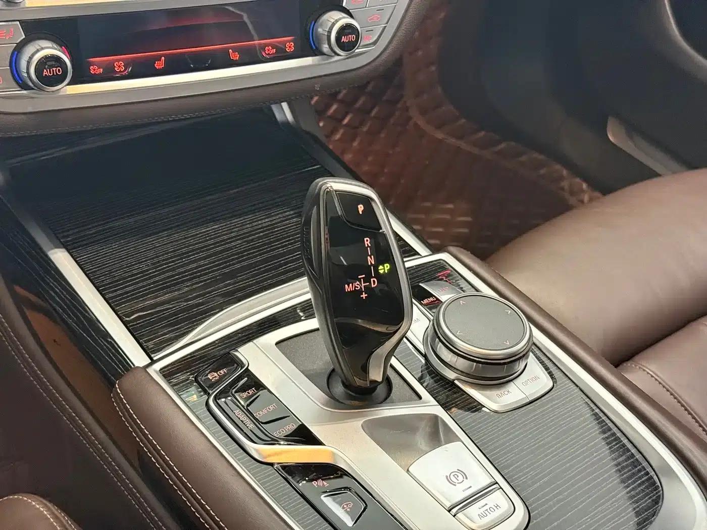 2021 BMW 7 Series 730Li M Sport Package — миниатюра 9