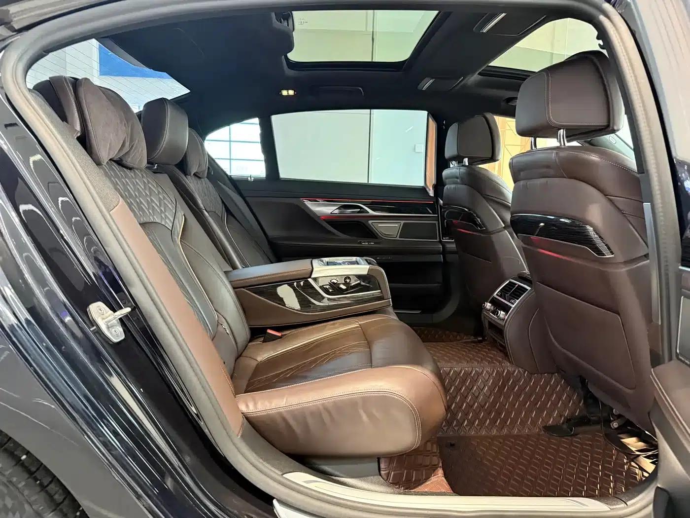 2021 BMW 7 Series 730Li M Sport Package — миниатюра 10