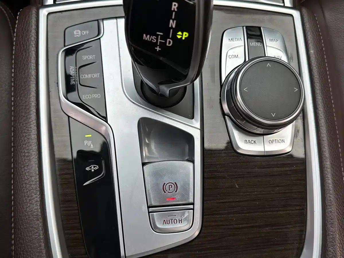 2017 BMW 7 Series 730Li Leading Edition — миниатюра 14