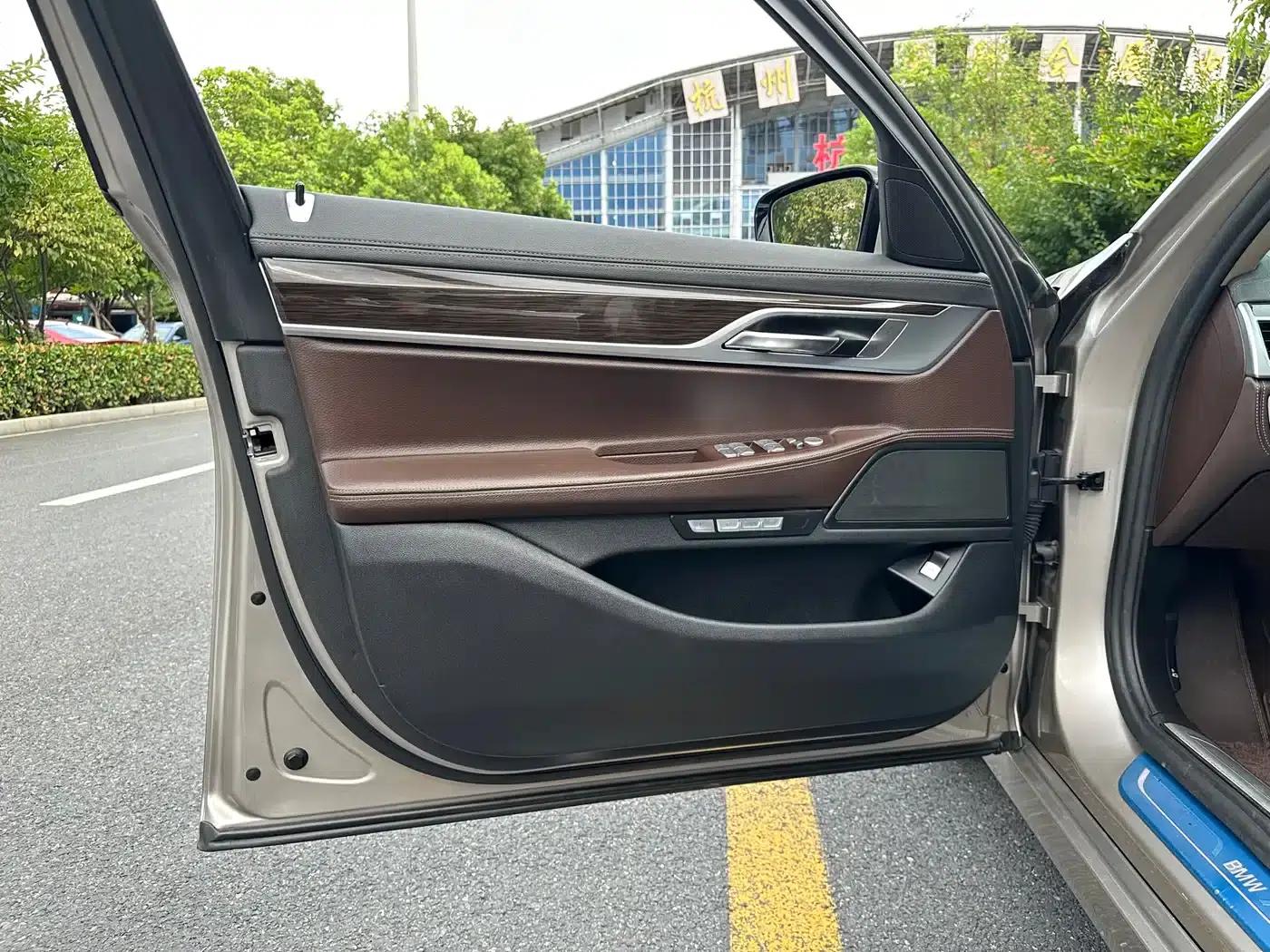 2017 BMW 7 Series 730Li Leading Edition — миниатюра 20
