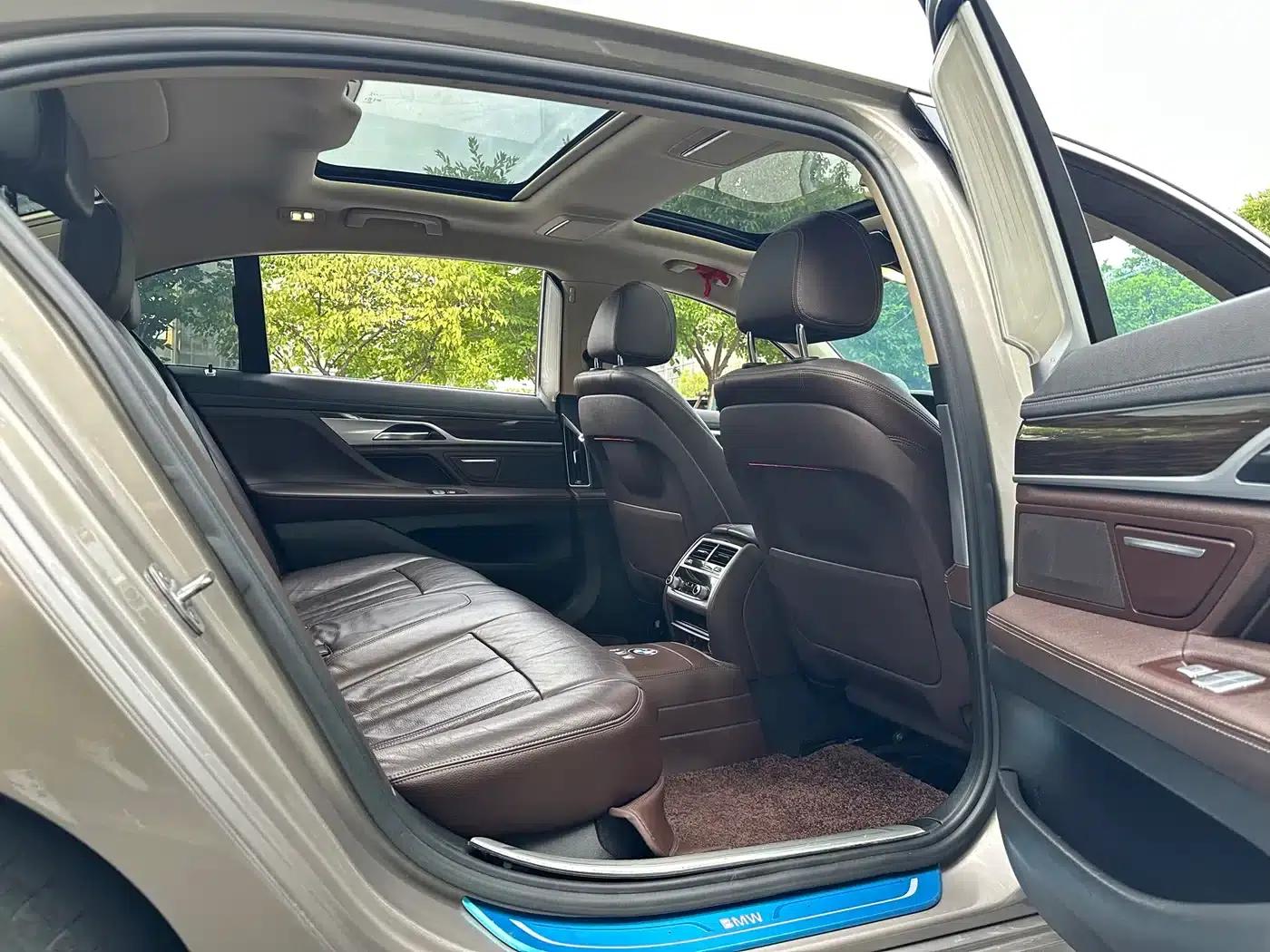 2017 BMW 7 Series 730Li Leading Edition — миниатюра 23