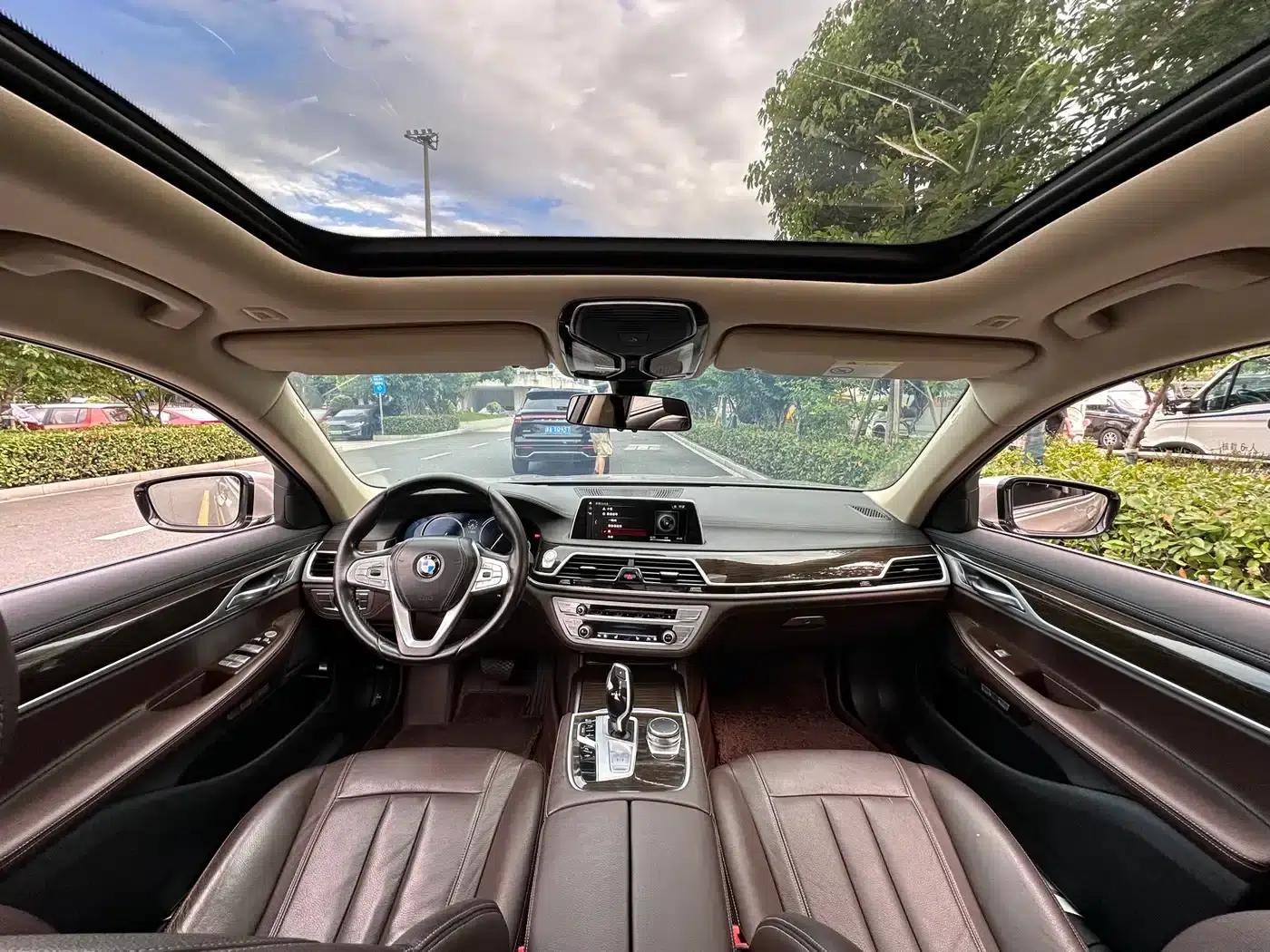2017 BMW 7 Series 730Li Leading Edition — миниатюра 10