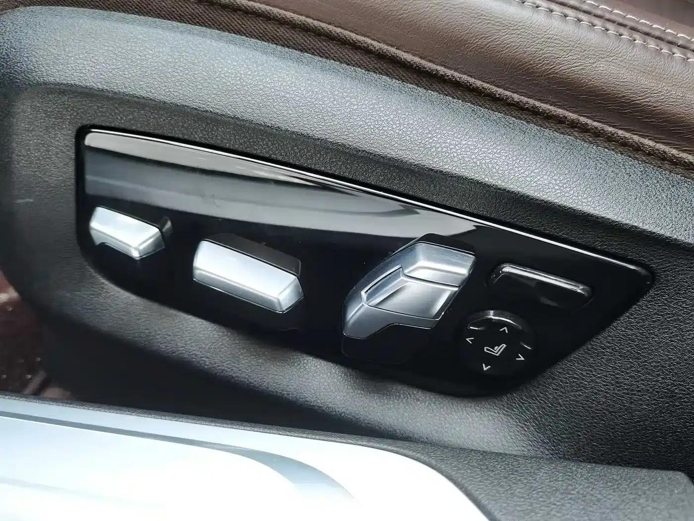 2021 BMW 7 Series 730Li M Sport Package — миниатюра 24
