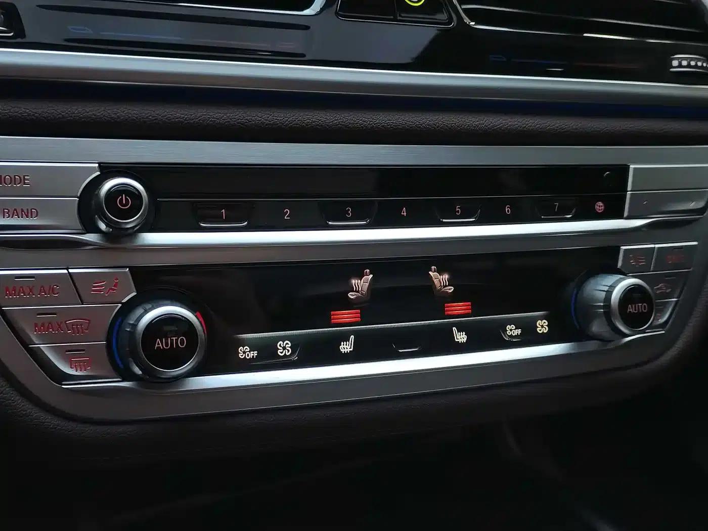 2021 BMW 7 Series 730Li M Sport Package — миниатюра 25