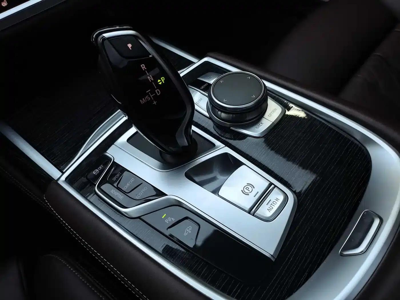 2021 BMW 7 Series 730Li M Sport Package — миниатюра 28