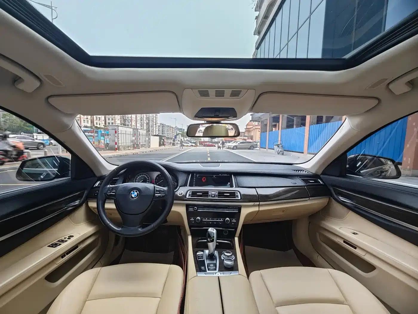 2011 BMW 7 Series 730Li Elegant Edition — миниатюра 13